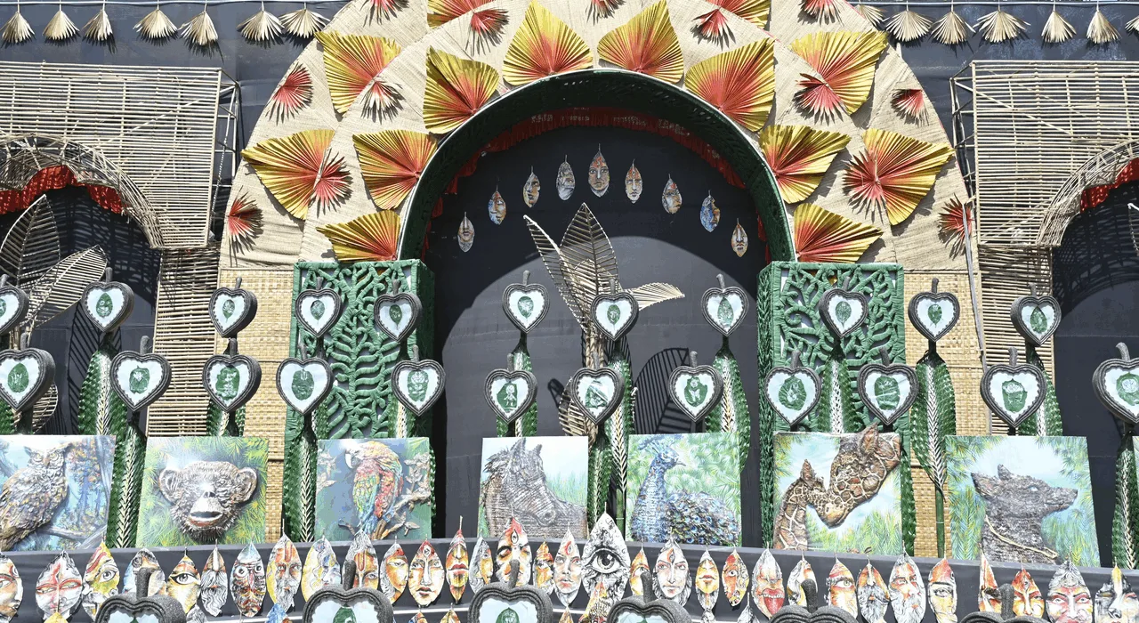 A green thought: Zonal winner Kumartuli Park Sarbojanin Durgotsab Committee celebrated leaves