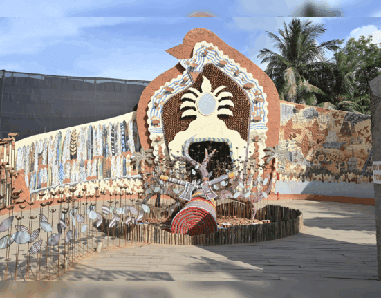 Rail Pukur United Club drew attention to birds with the pandal and the Durga image